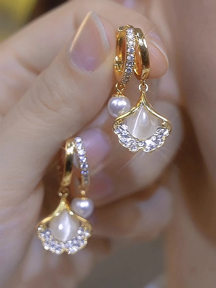 Fashionable Cat'S Eye Stone Ginkgo Leaf Earrings