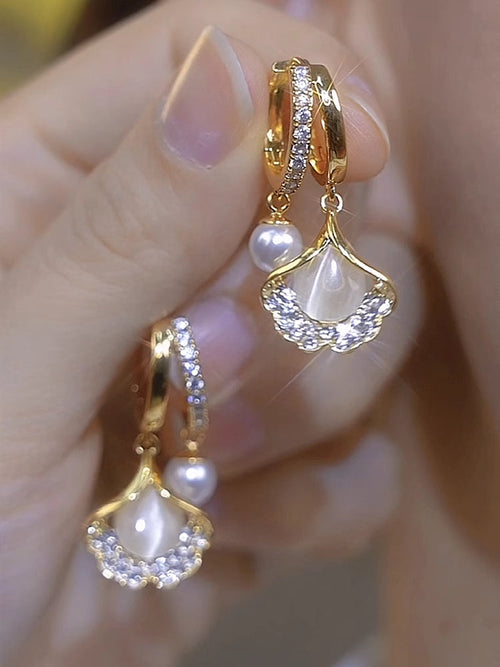 Fashionable Cat'S Eye Stone Ginkgo Leaf Earrings