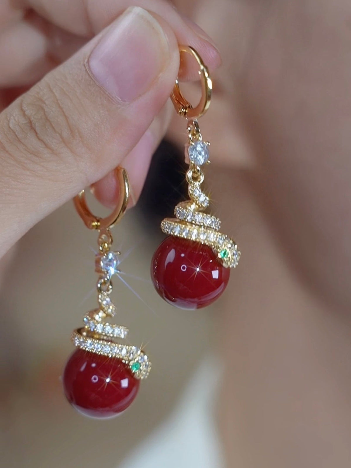 Boucles d'oreilles serpent  en perles rouges