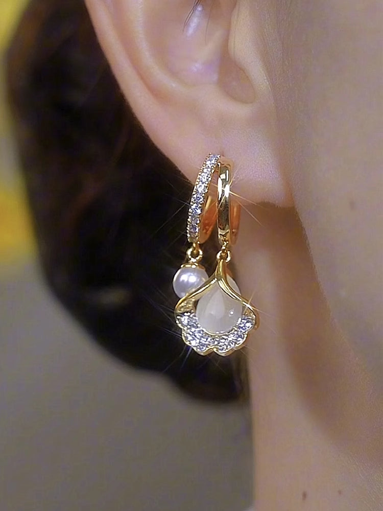Fashionable Cat'S Eye Stone Ginkgo Leaf Earrings