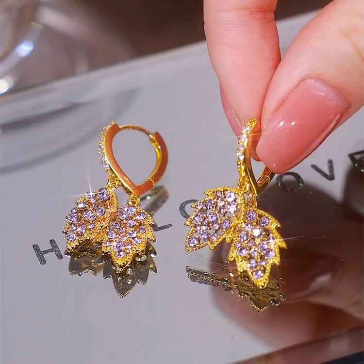 Boucles d'oreilles feuille d'érable en diamant brun
