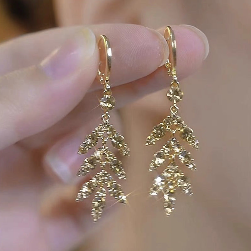 Boucles d'oreilles à pampilles en forme de feuille marron et diamant super brillant