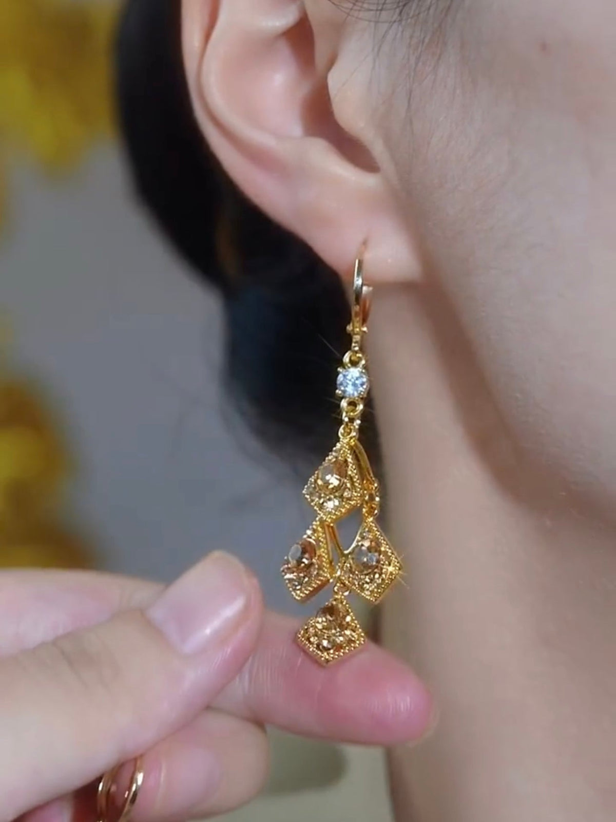 Women's Design Three-Dimensional Crystal Rhombus Geometric Earrings