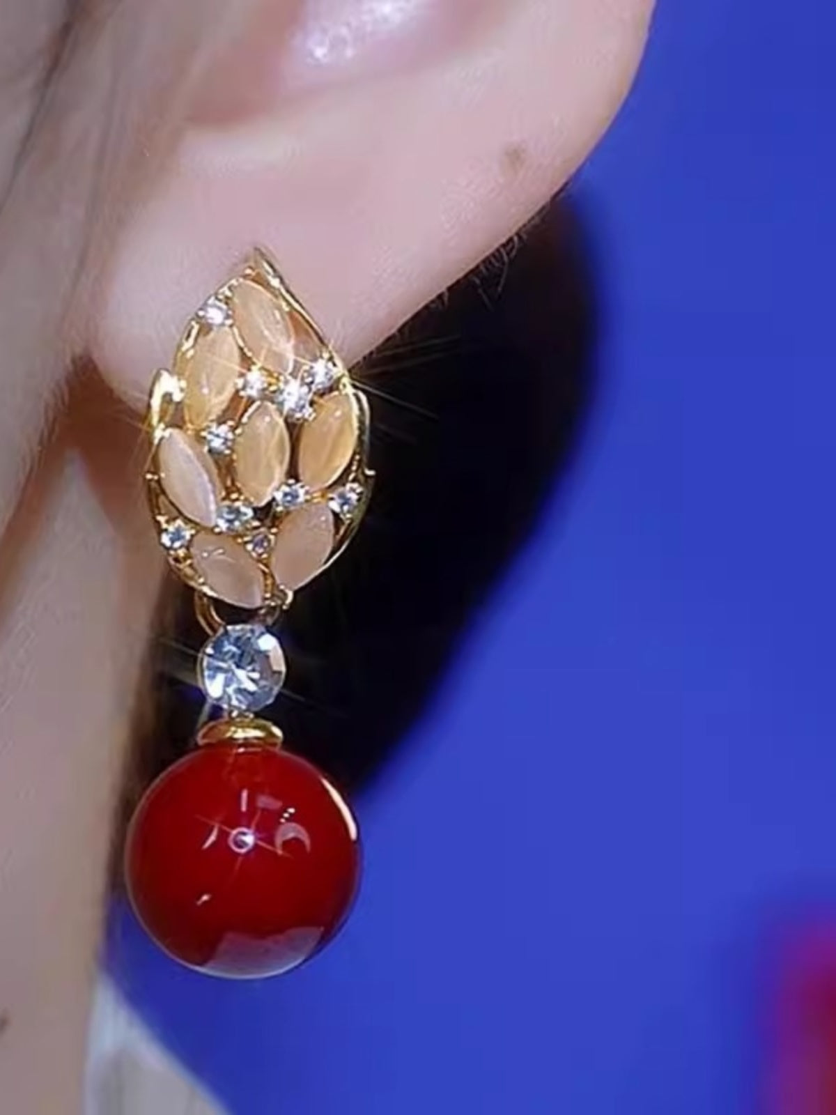 Red Bead Cat's Eye Pendant Earrings Women's Accessories