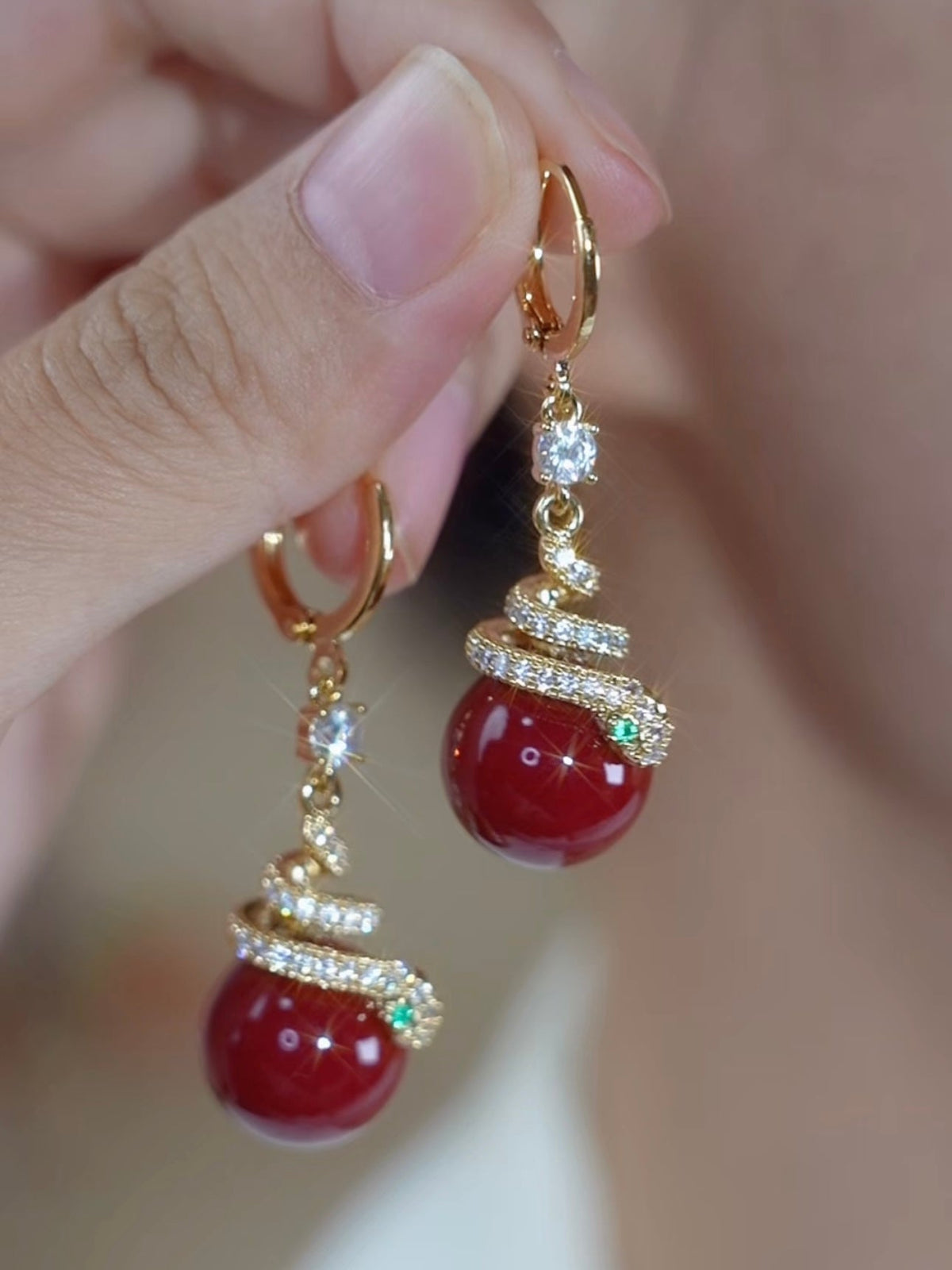 Boucles d'oreilles serpent  en perles rouges