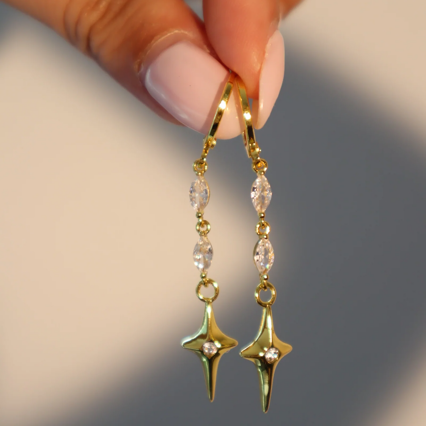 Boucles d'oreilles pendantes en forme d'étoile plaquées or
